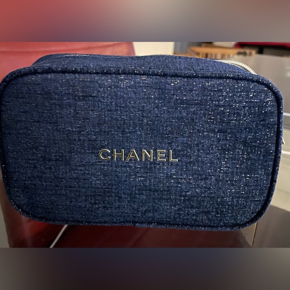 CHANEL HOLIDAY POUCH ONLY 2023 - Picture 1 of 4